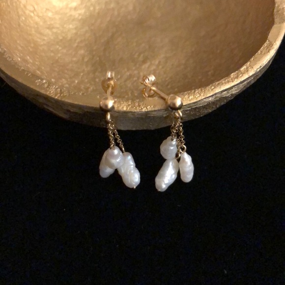 Genuine Freshwater Rice Pearl earrings w/14k Gold - Picture 2 of 4